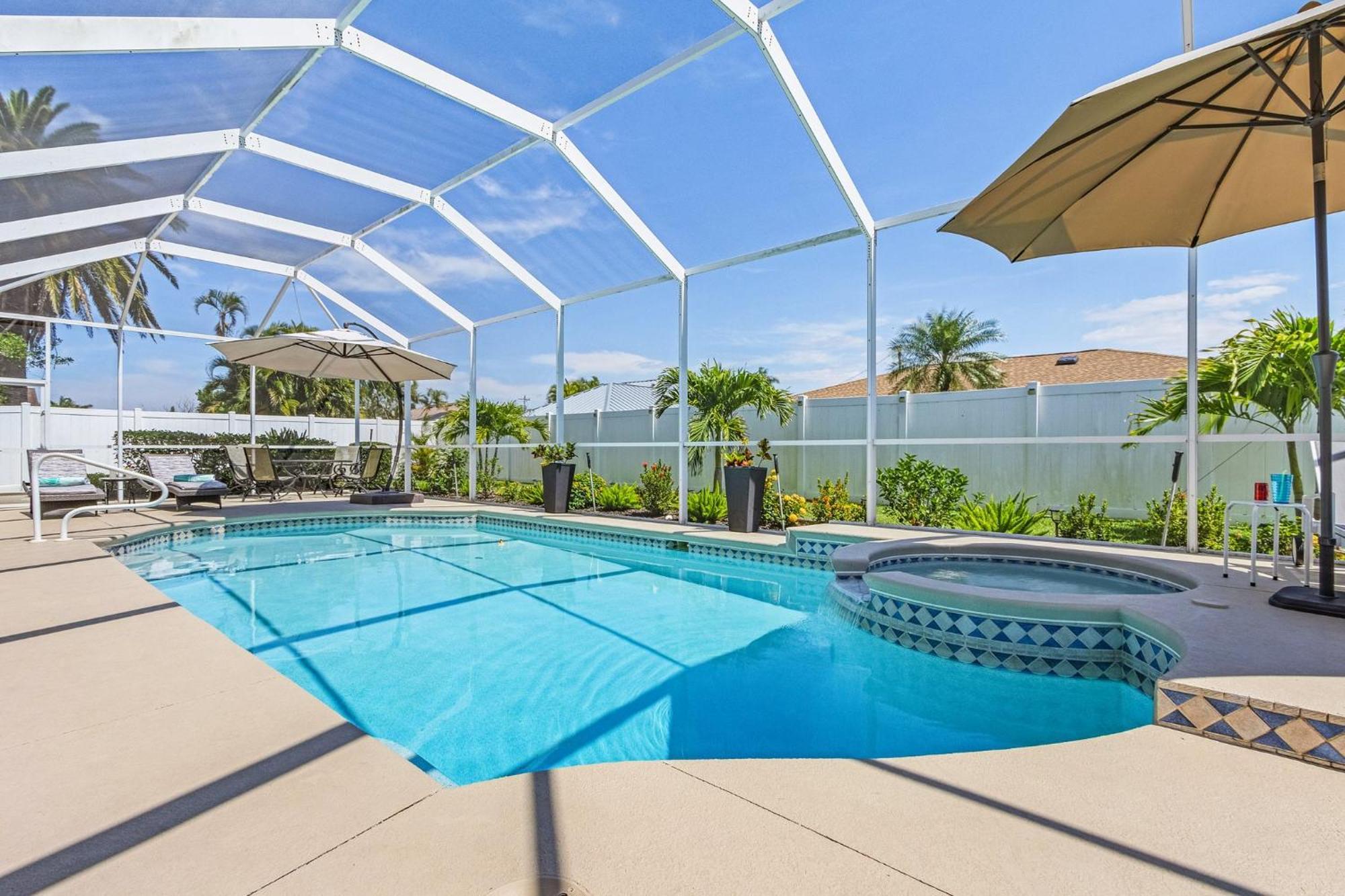 Villa-Haze, Lots Of Privacy, Solar & Electric Heated Pool And Spa Cape Coral Exterior photo